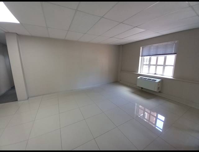 784M² OFFICE TO LET IN BRYANSTON